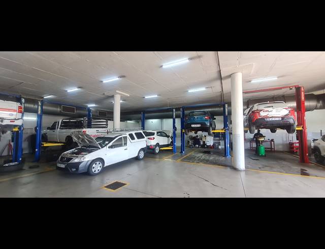 3,999M² SHOWROOM FOR SALE IN BENONI CENTRAL